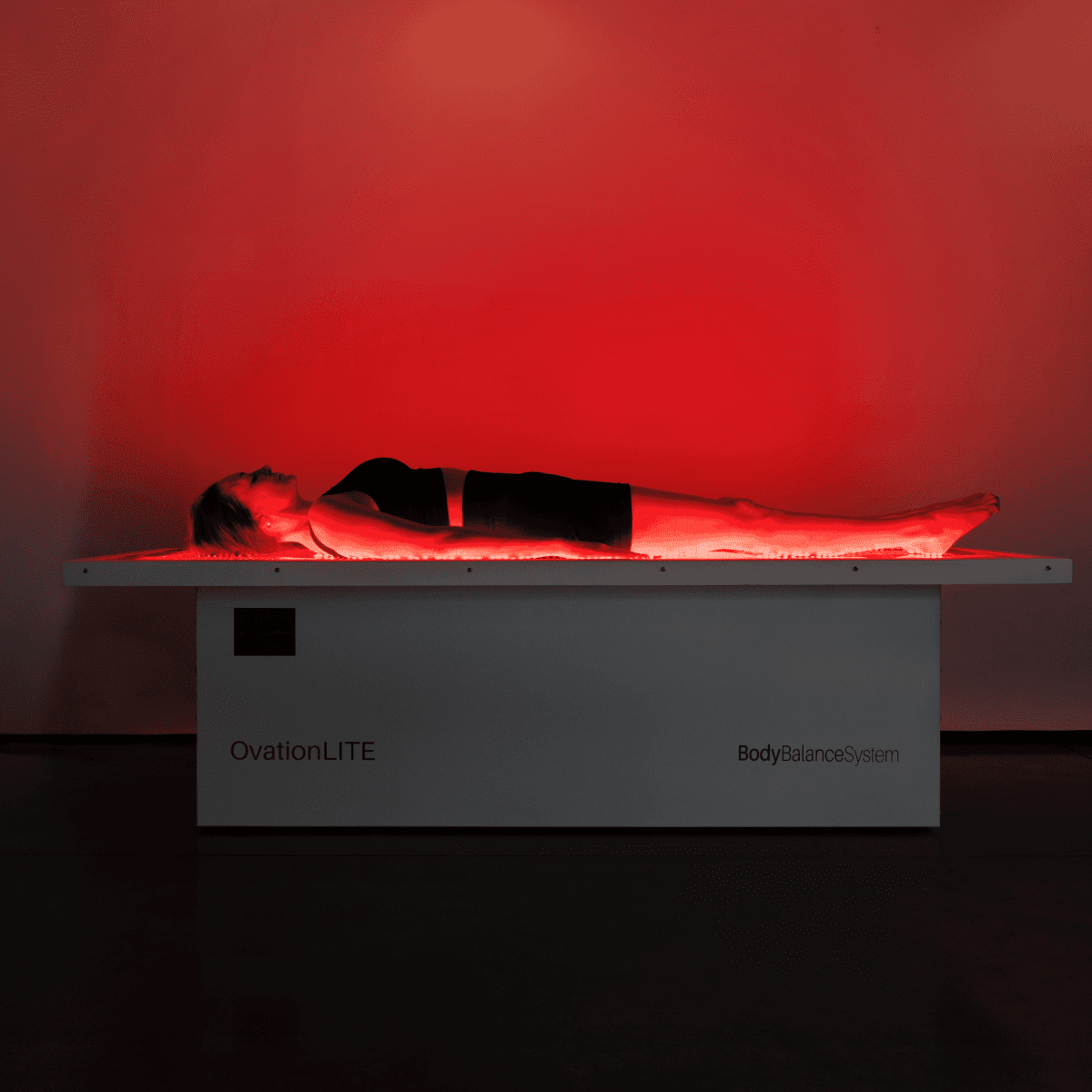 OvationLITE full body red light therapy bed for wellness and recovery.