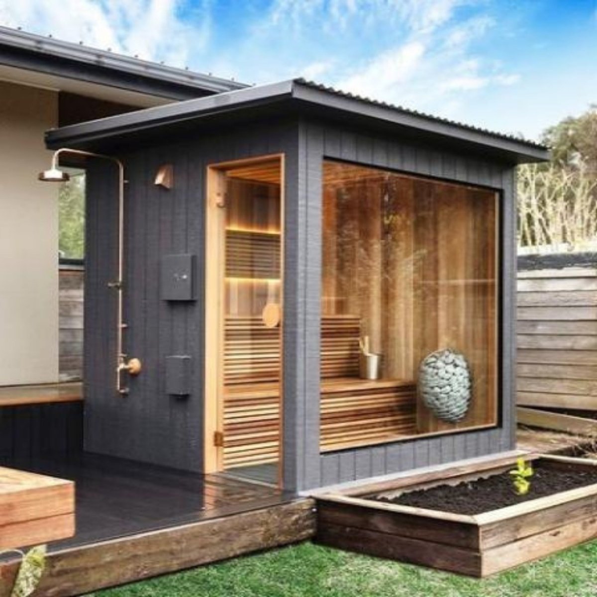 HUUM DROP 7.5 sauna heater inside a sauna