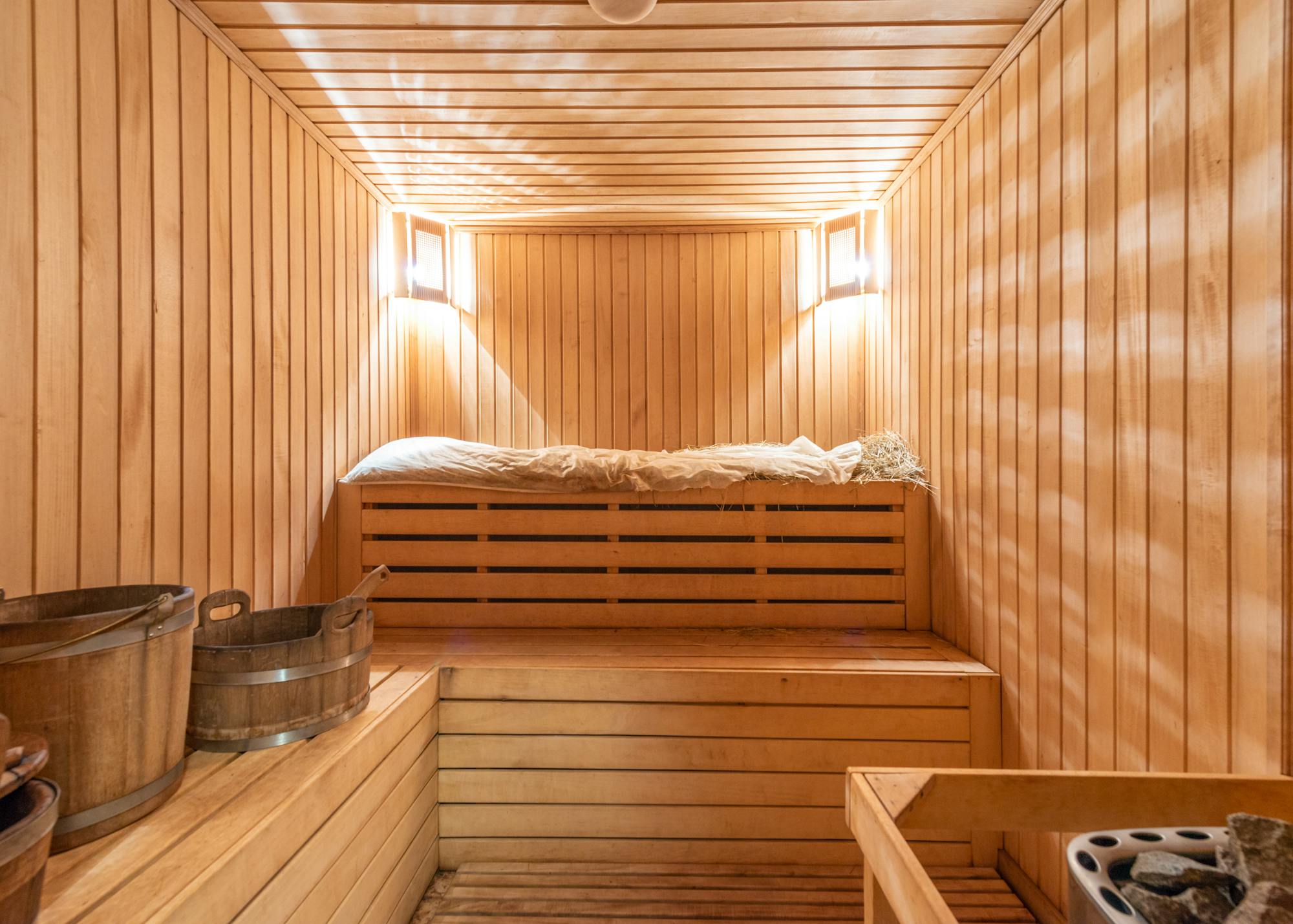 Best Sauna Temperature – A Complete Guide to the Ideal Sauna Temperature, Sauna Temperature Range & When to Sauna